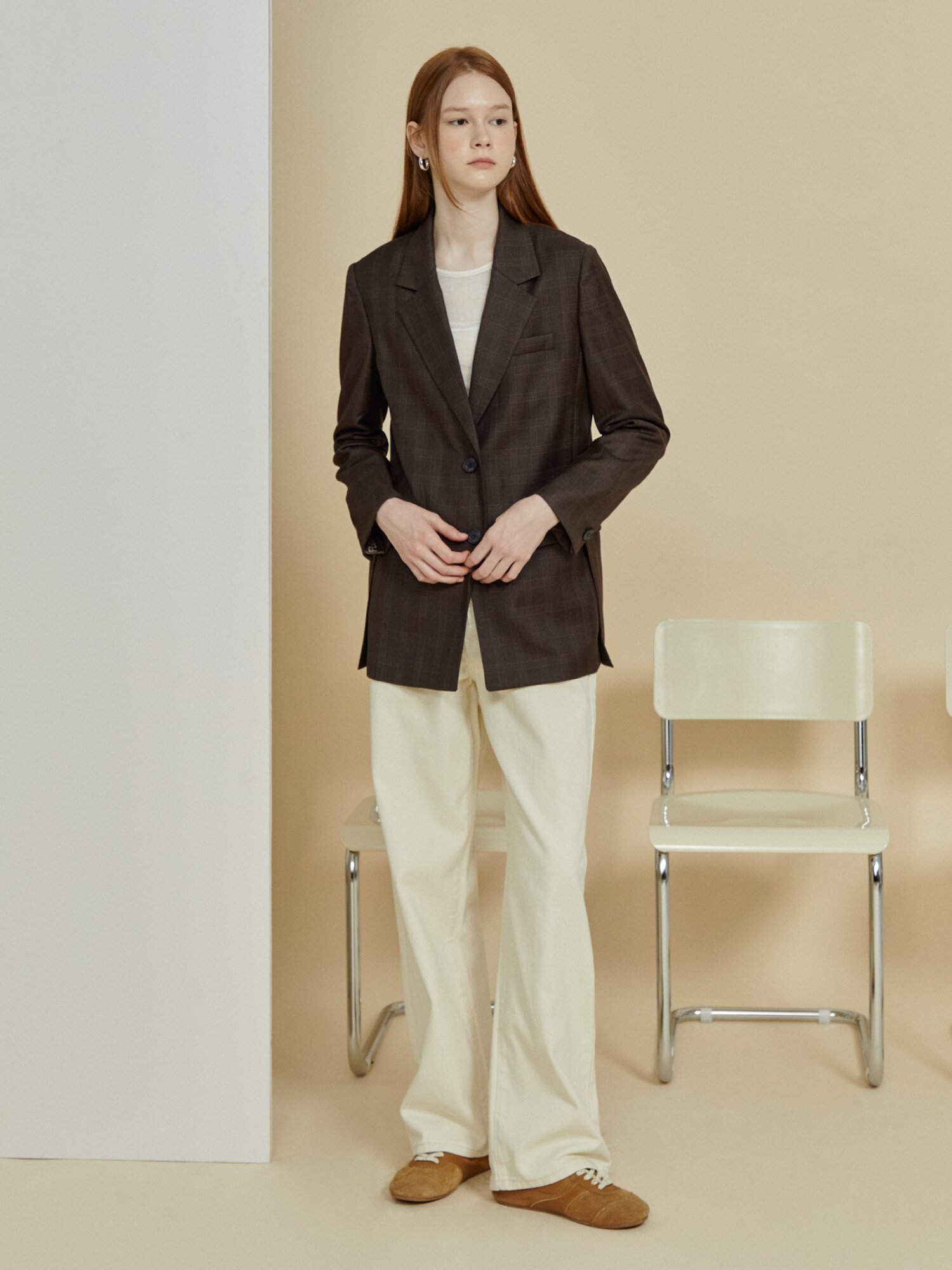 롤업 포인트 테일러드 싱글 투 버튼 재킷 (CHECK BROWN)