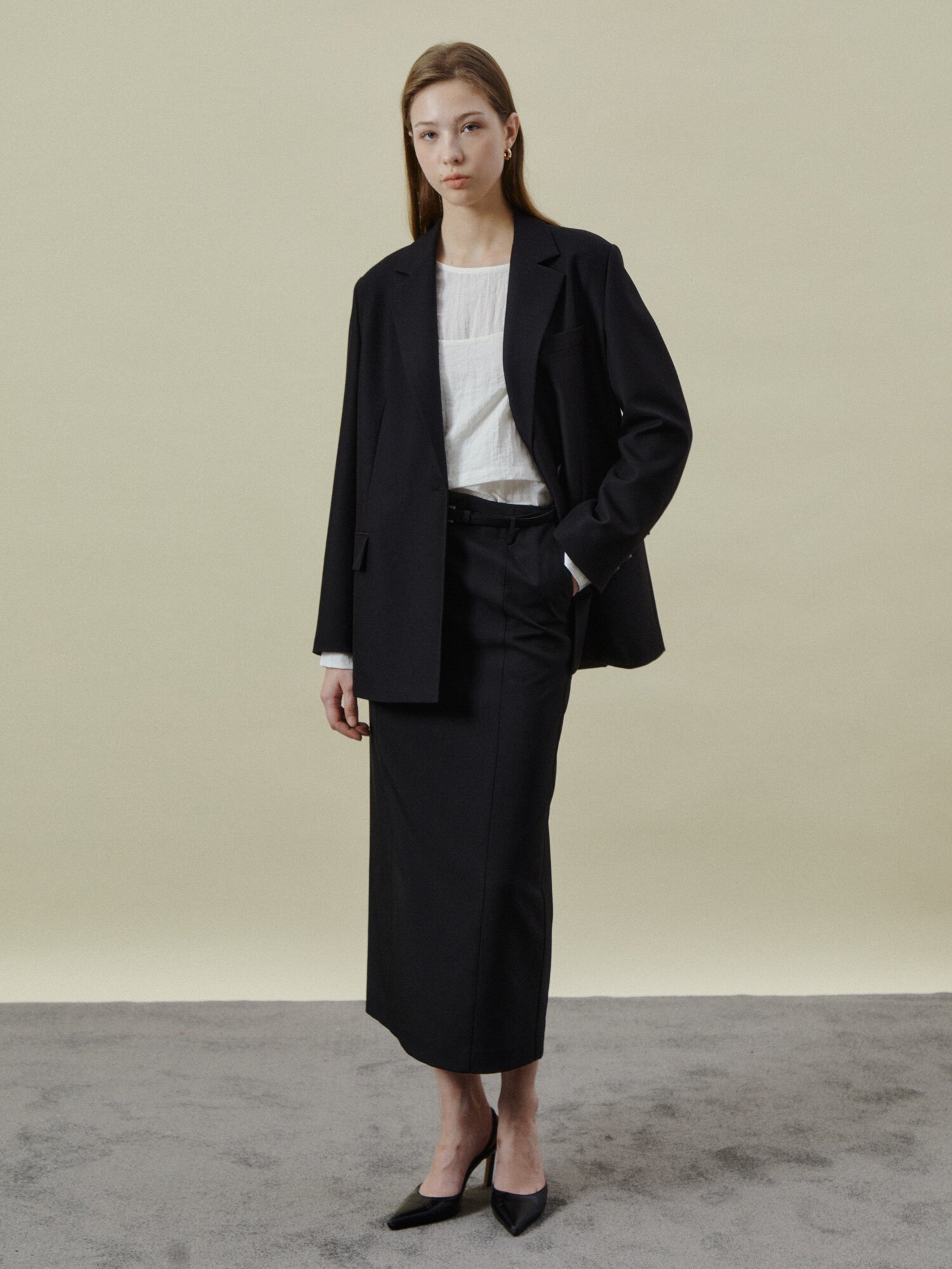 벨티드 원버튼 테일러드 재킷 (BLACK)