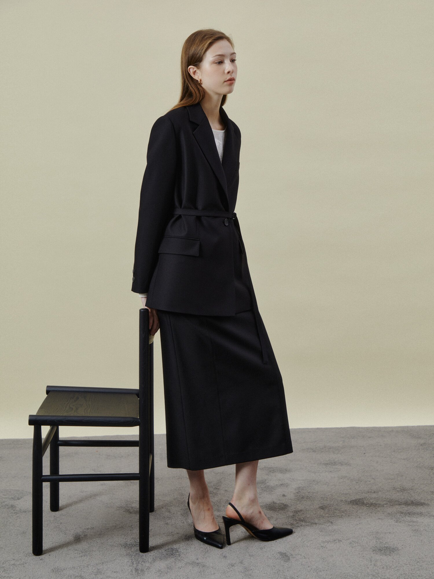 벨티드 원버튼 테일러드 재킷 (BLACK)
