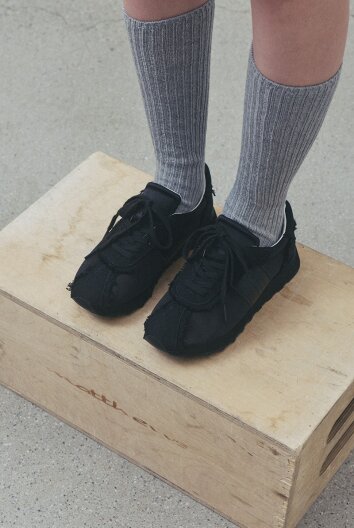 EO2507 Noirline Runner