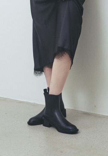 EO2511B Chelsea boots