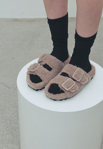 EO2513 Teddy Bear Fur Slides