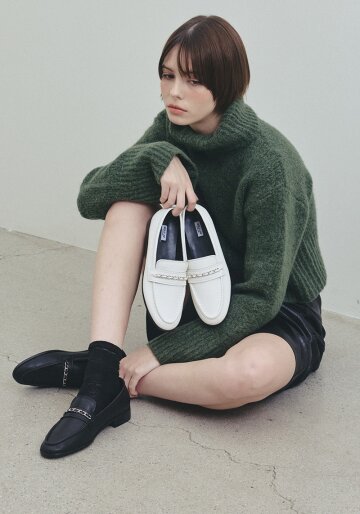 EO2519 Lumi Chain Loafers