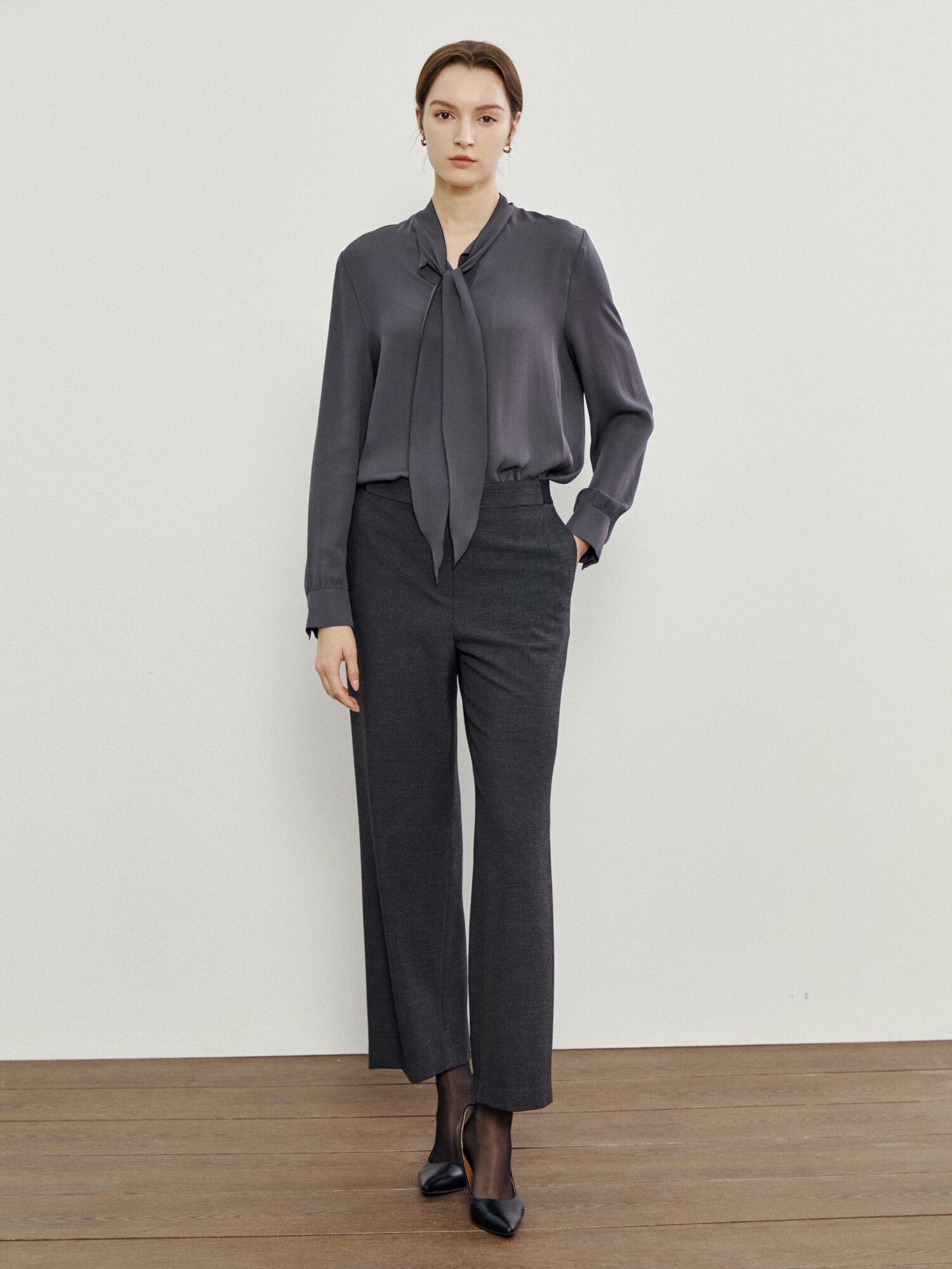 하이넥 타이 블라우스 (DARK GREY)