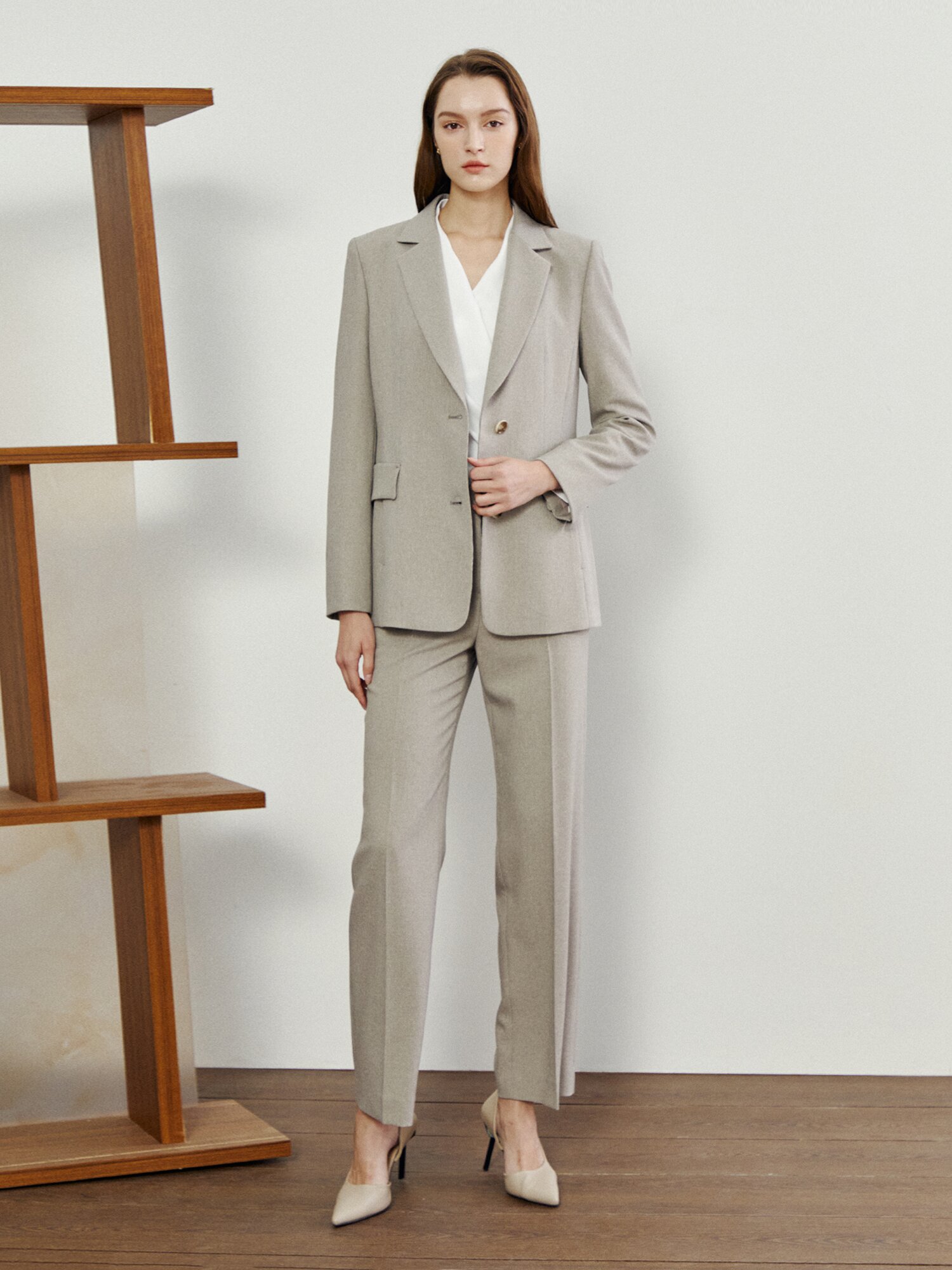 브이넥 스냅버튼 랩 블라우스 (WHITE)