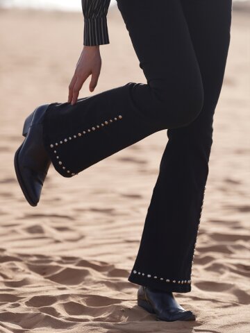 SOLÉVIA 웨스턴 카우걸 블랙 스터드 부츠컷 팬츠 하이엔드 유니크_블랙