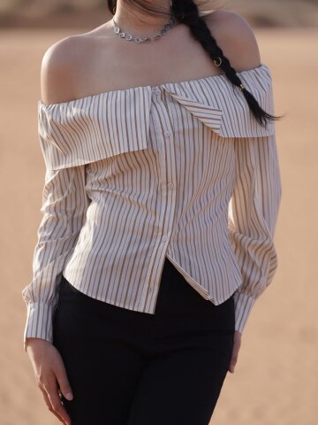 SOLÉVIA 오프숄더 밴딩 스트라이프 슬림핏 셔츠 간절기 하이엔드 유니크_아이보리