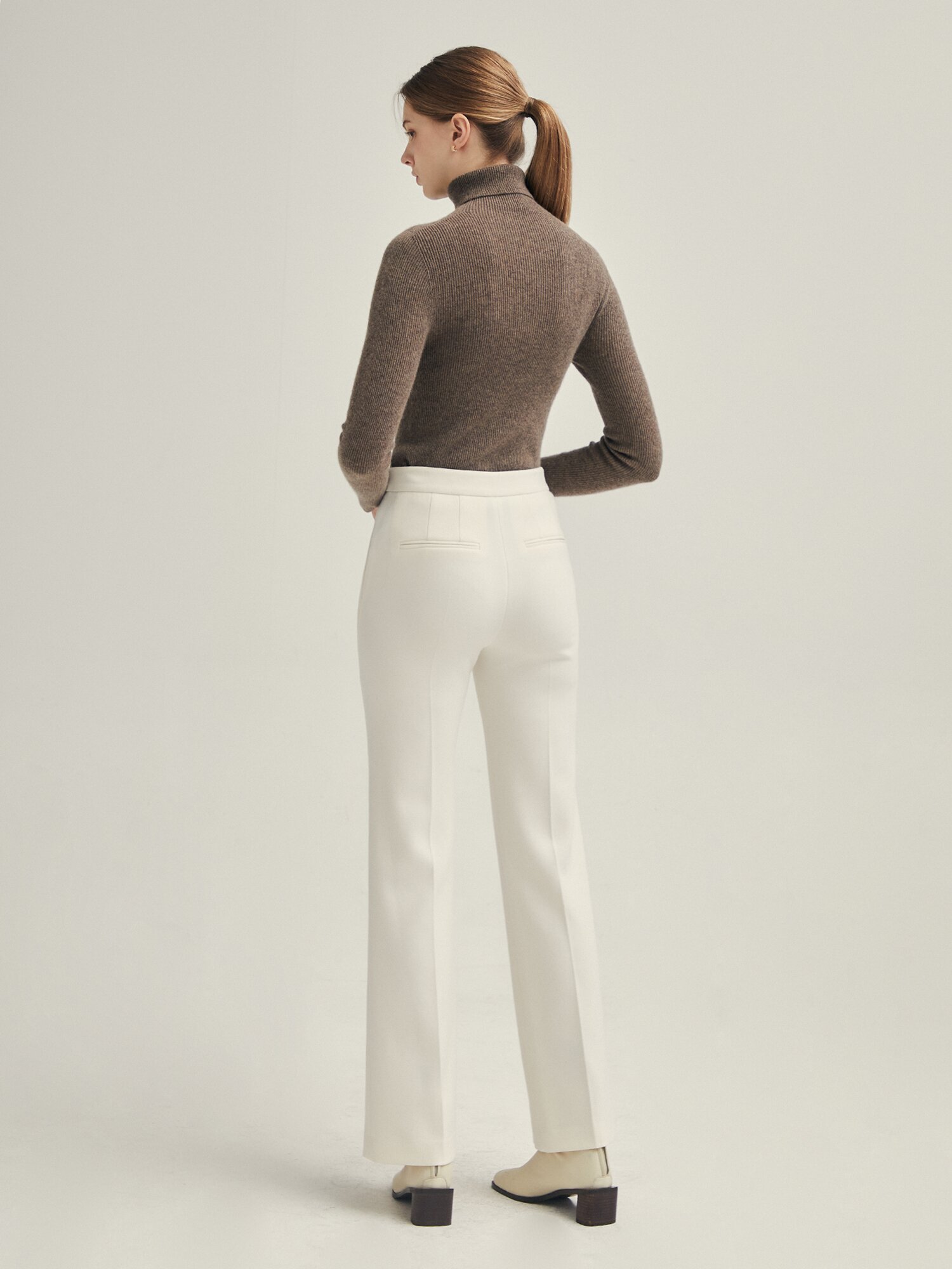 스판 버튼 디테일 슬랙스 팬츠 (IVORY)