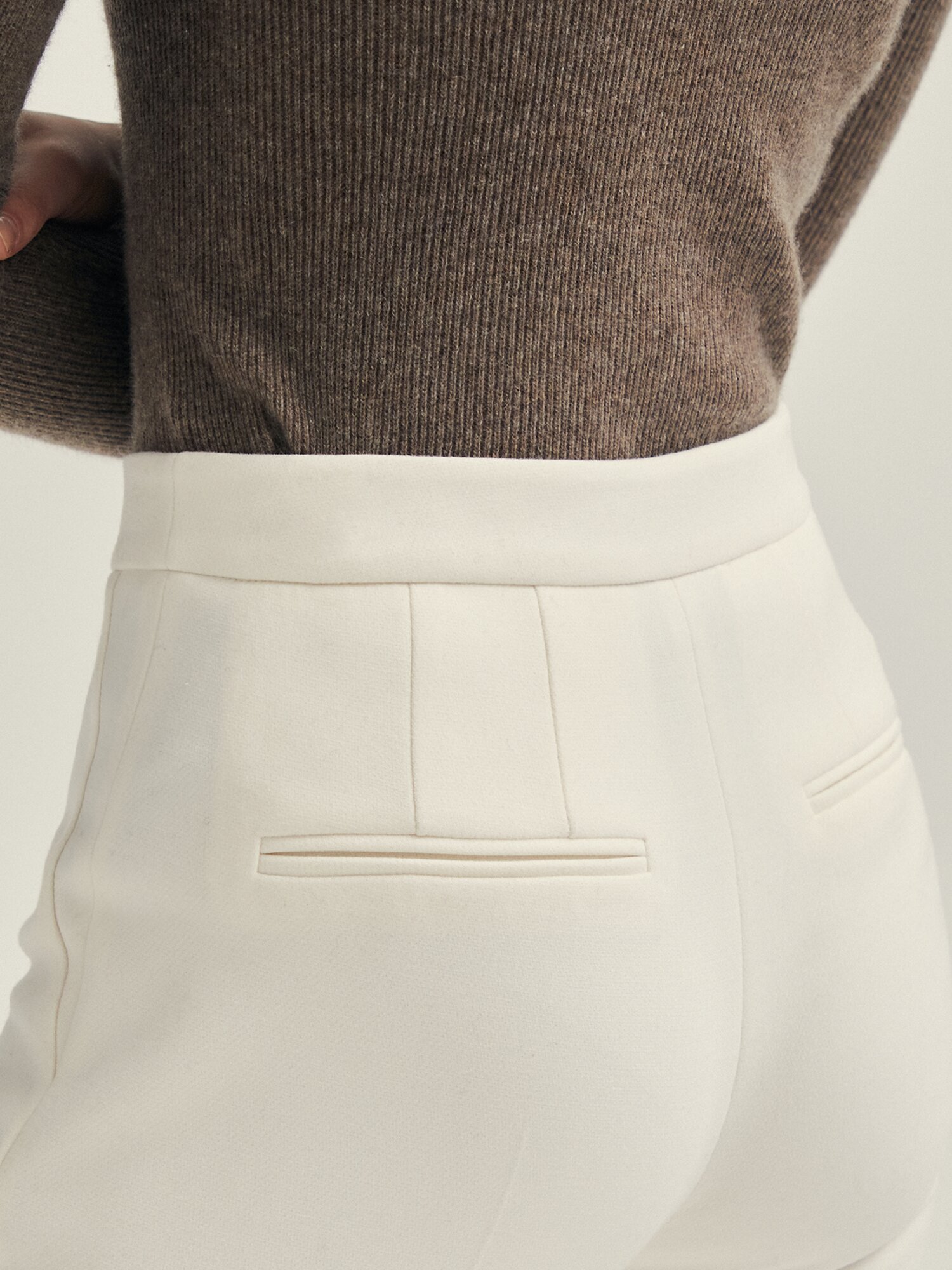 스판 버튼 디테일 슬랙스 팬츠 (IVORY)