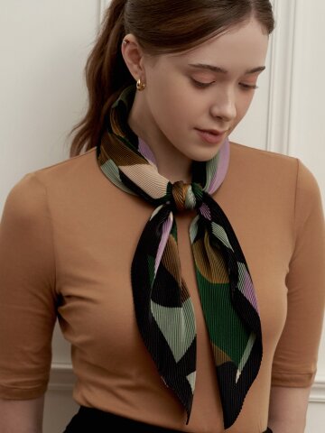 엘르 헤이즐넛 주름 다이아 스카프 SE543P401