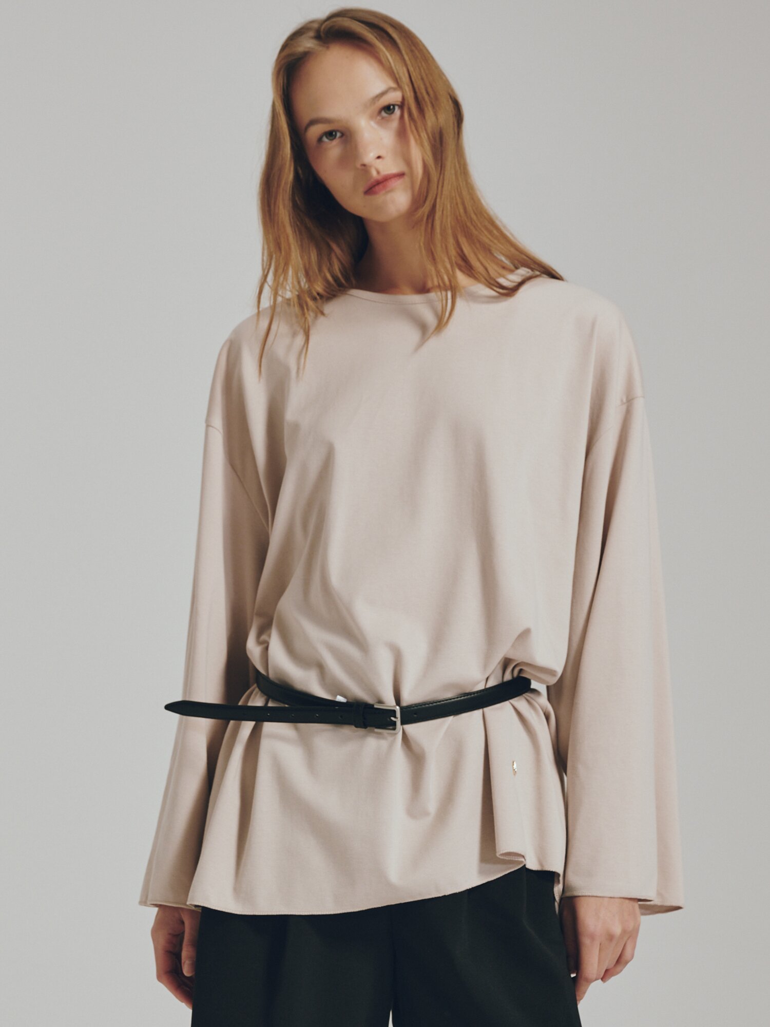 롱슬리브 오버핏 티셔츠 -  라이트 베이지 / Longsleeve Over Fit T-Shirts - Light Beige