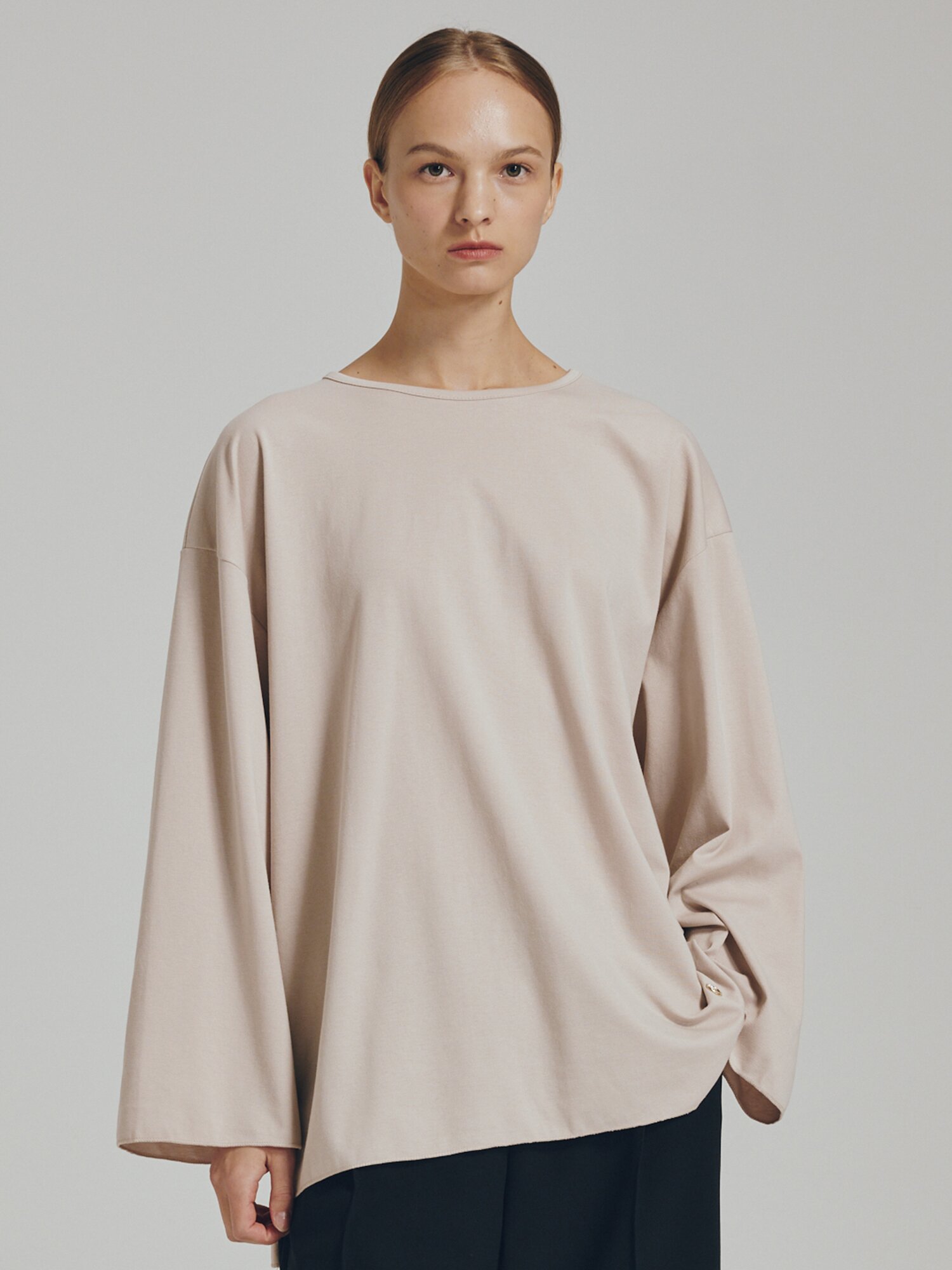 롱슬리브 오버핏 티셔츠 -  라이트 베이지 / Longsleeve Over Fit T-Shirts - Light Beige