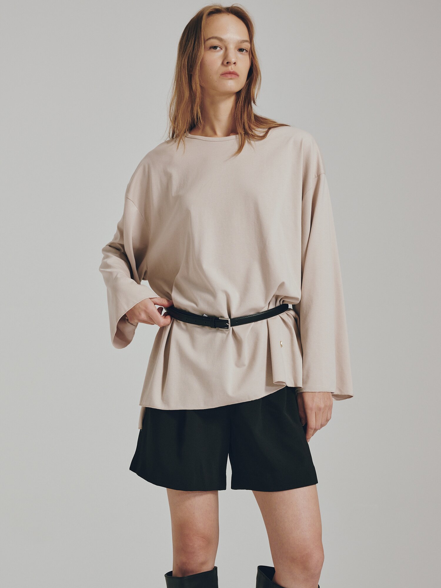 롱슬리브 오버핏 티셔츠 -  라이트 베이지 / Longsleeve Over Fit T-Shirts - Light Beige