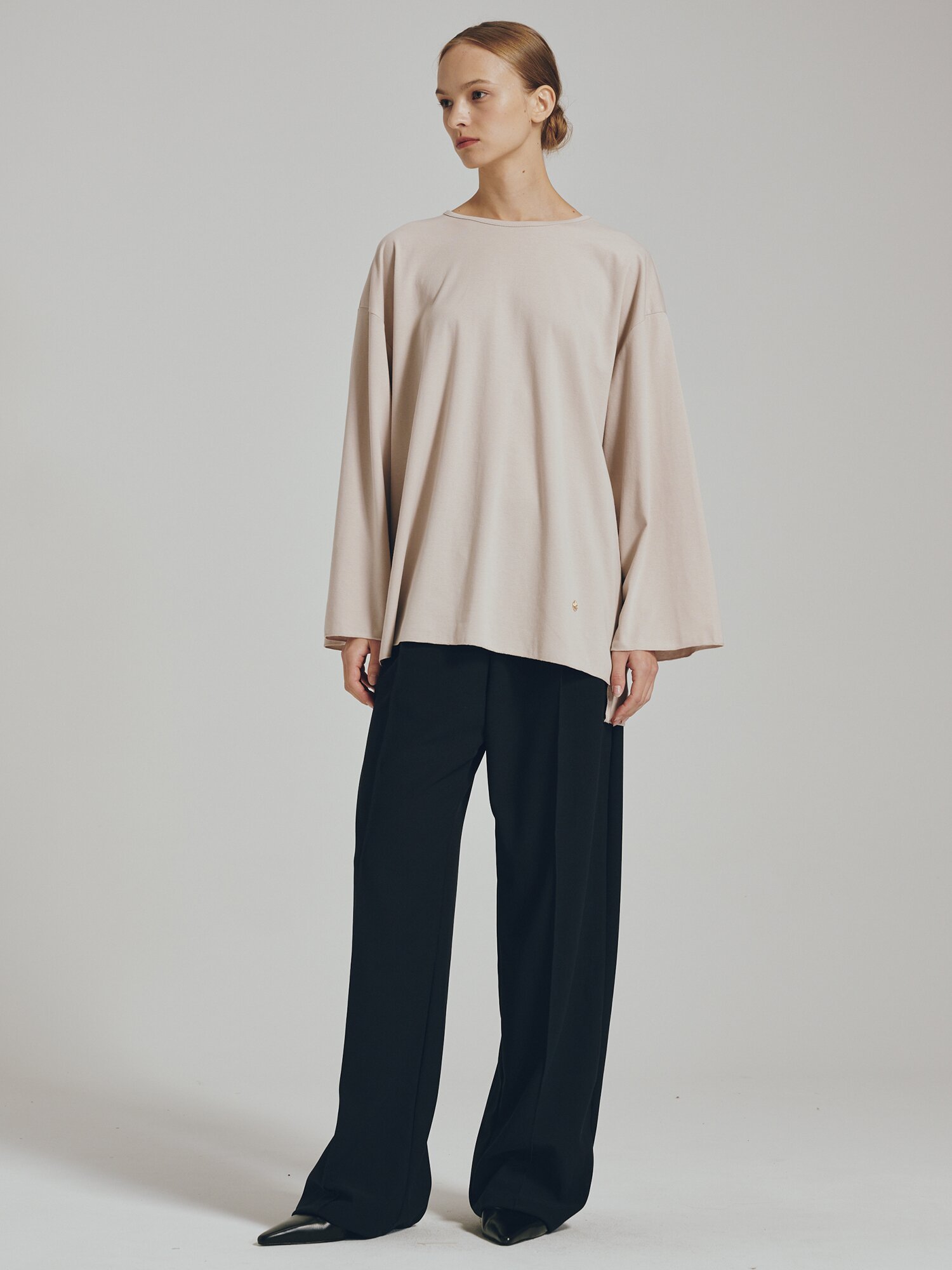 롱슬리브 오버핏 티셔츠 -  라이트 베이지 / Longsleeve Over Fit T-Shirts - Light Beige