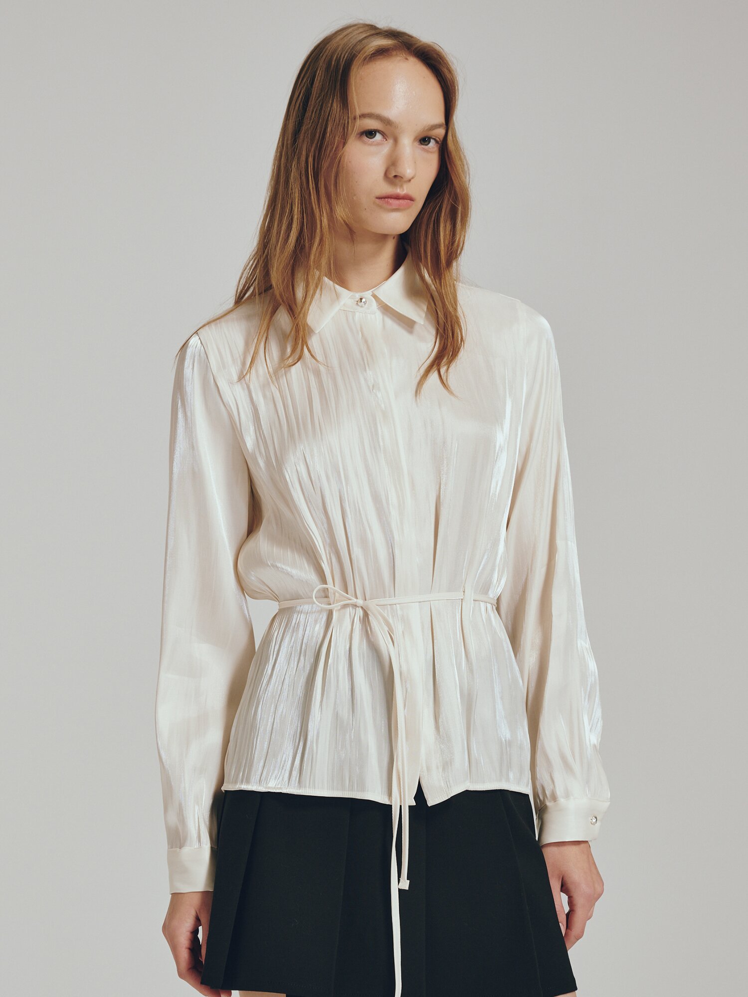 글로시 벨티드 블라우스 - 크림 / Glossy Belted Blouse - Cream