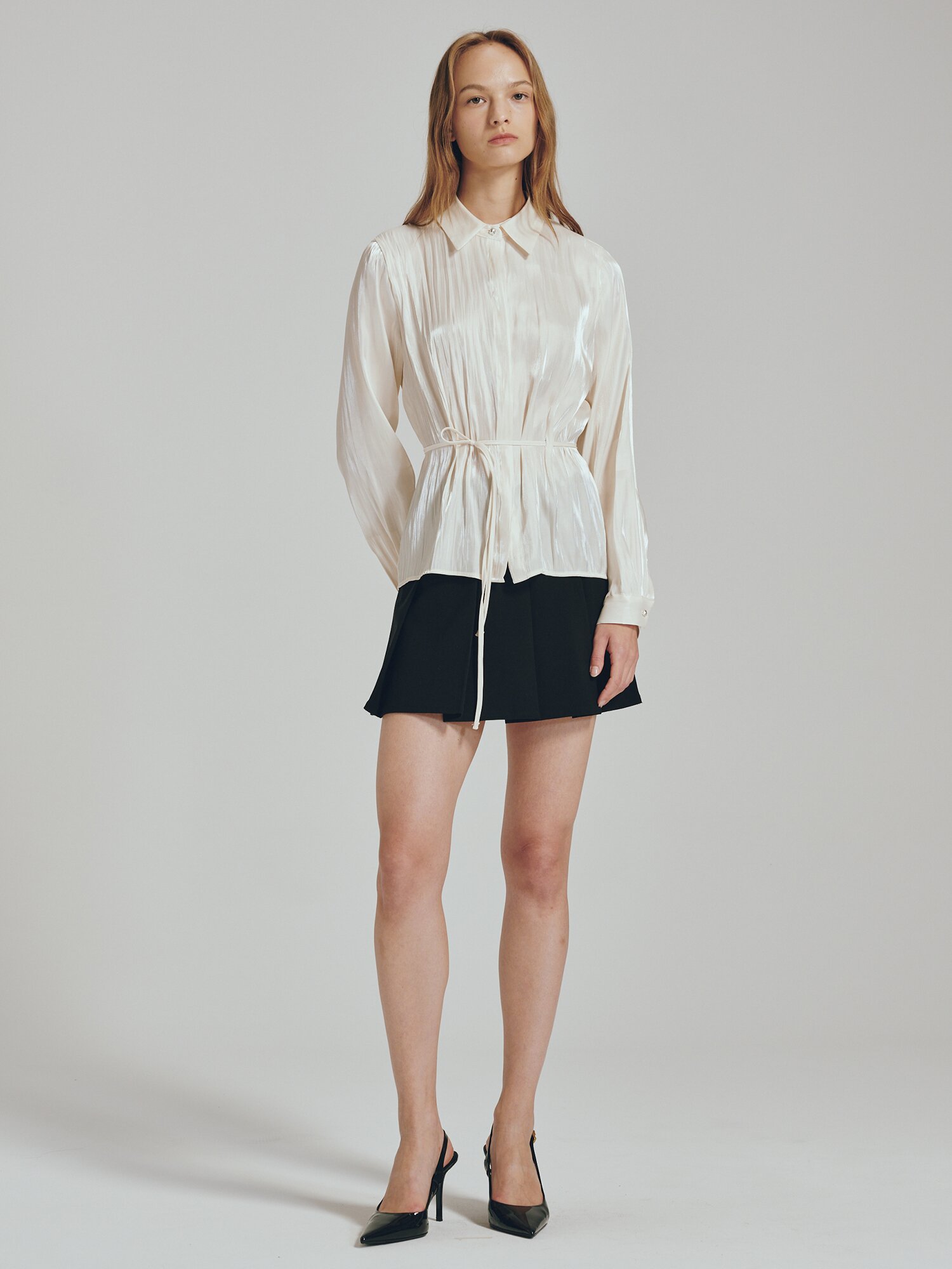 글로시 벨티드 블라우스 - 크림 / Glossy Belted Blouse - Cream