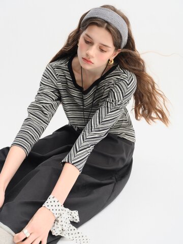 AR_Striped off-shoulder sweatshirt