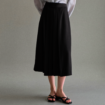 에센셜 플리츠 롱 스커트