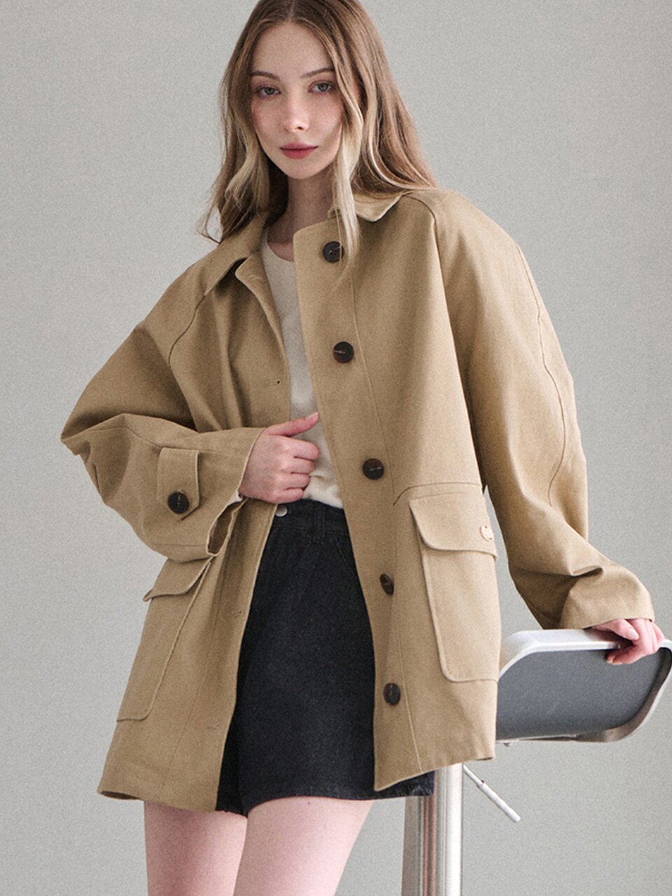 [10차] Metal emblem half trench coat