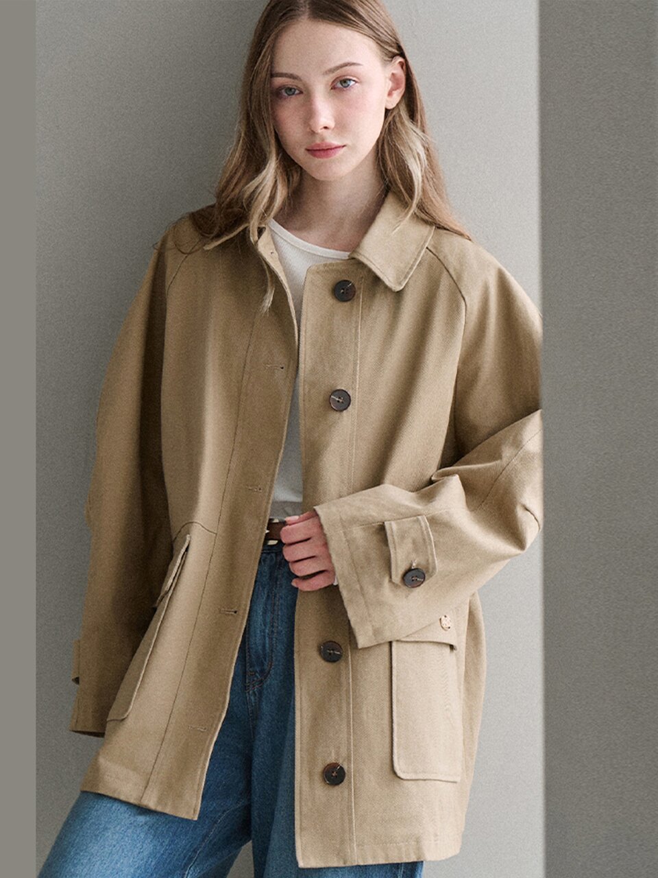 [10차] Metal emblem half trench coat