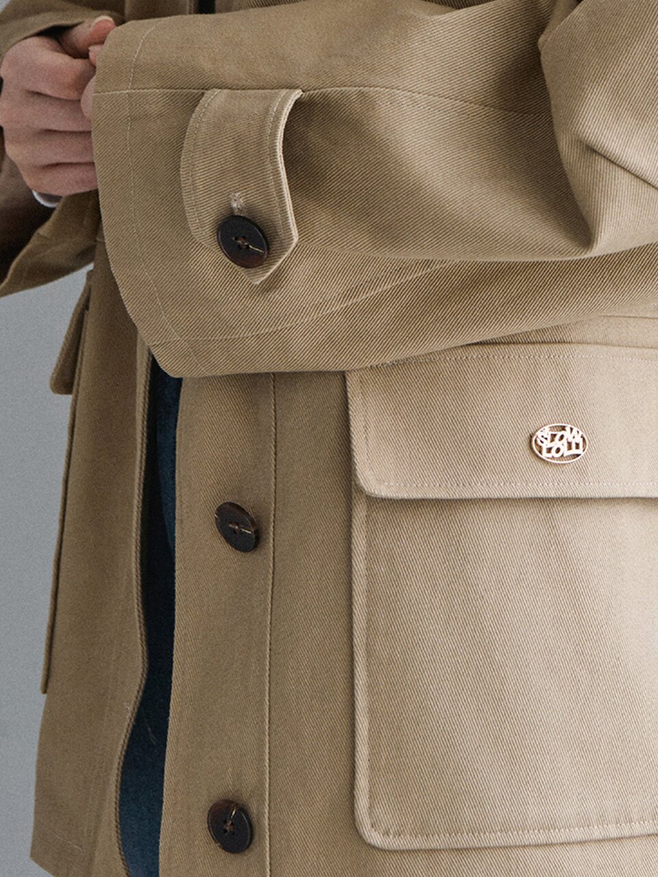 [10차] Metal emblem half trench coat