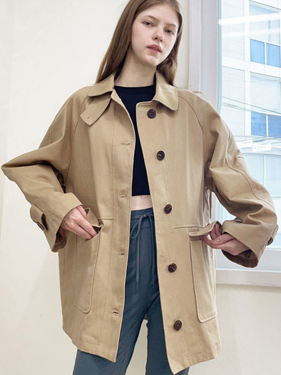 [10차] Metal emblem half trench coat