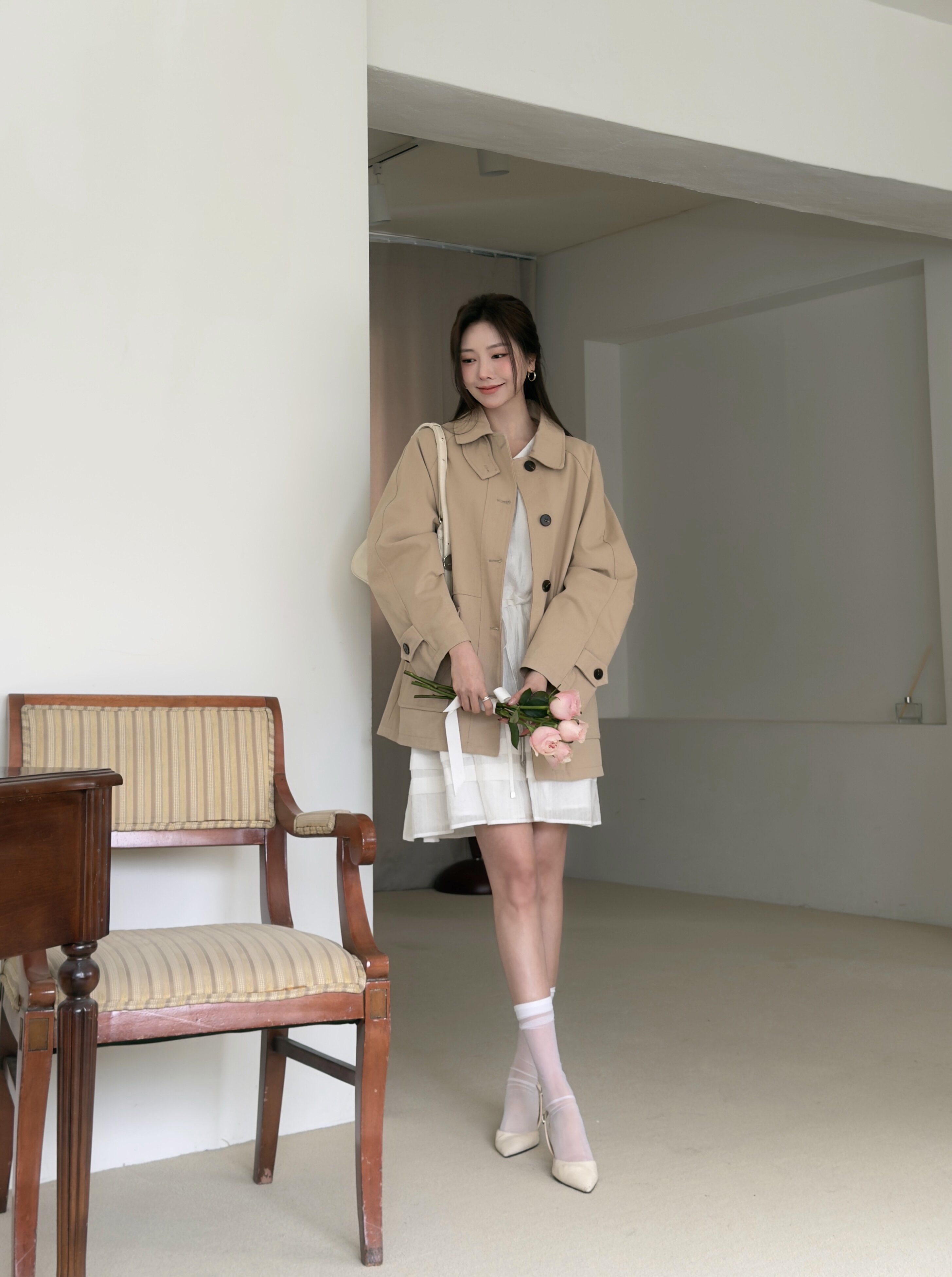 [10차] Metal emblem half trench coat