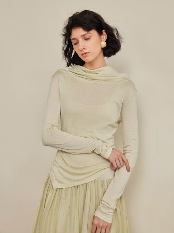 YY_Slanted slit swing neck top