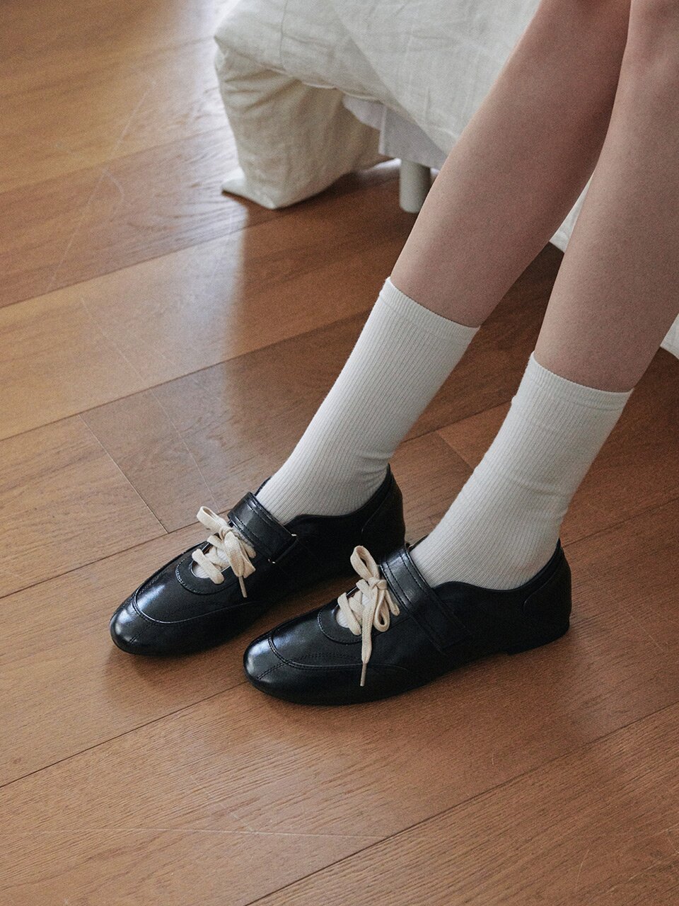 ljh121-7 Velcro Lace Flats - 2 Colors