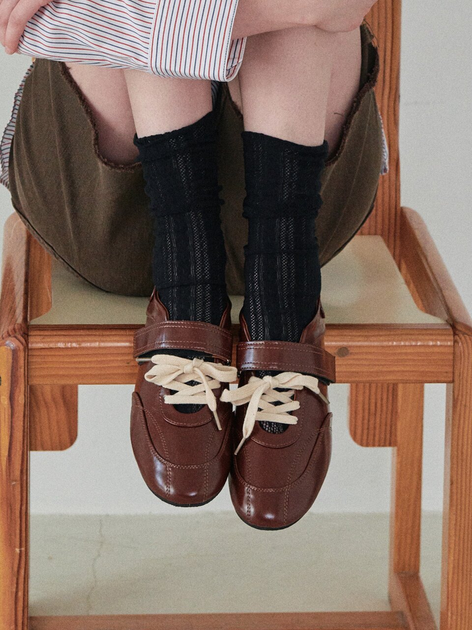 ljh121-7 Velcro Lace Flats - 2 Colors