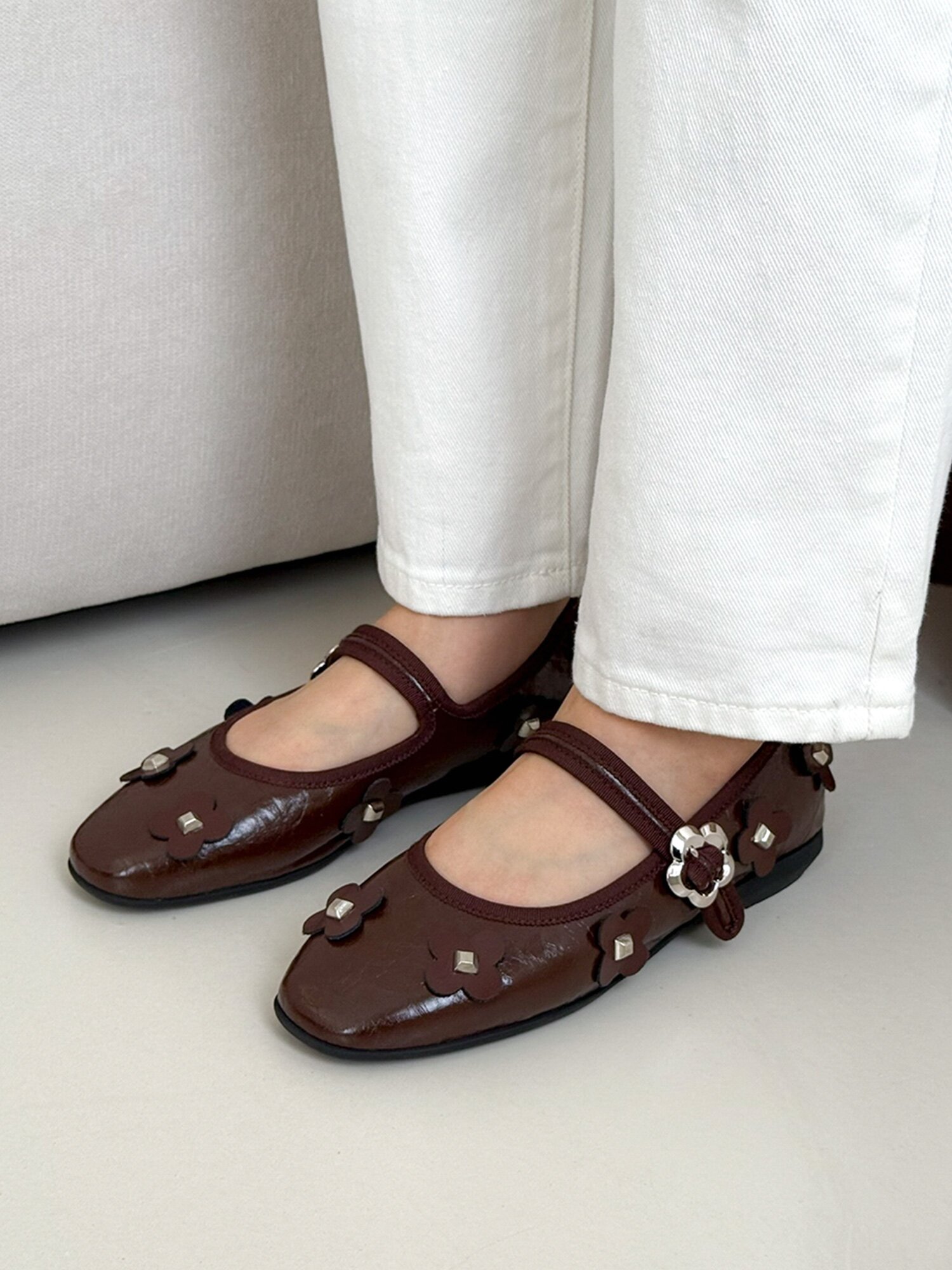 씨렌 소가죽 플라워 메리제인 플랫 2cm