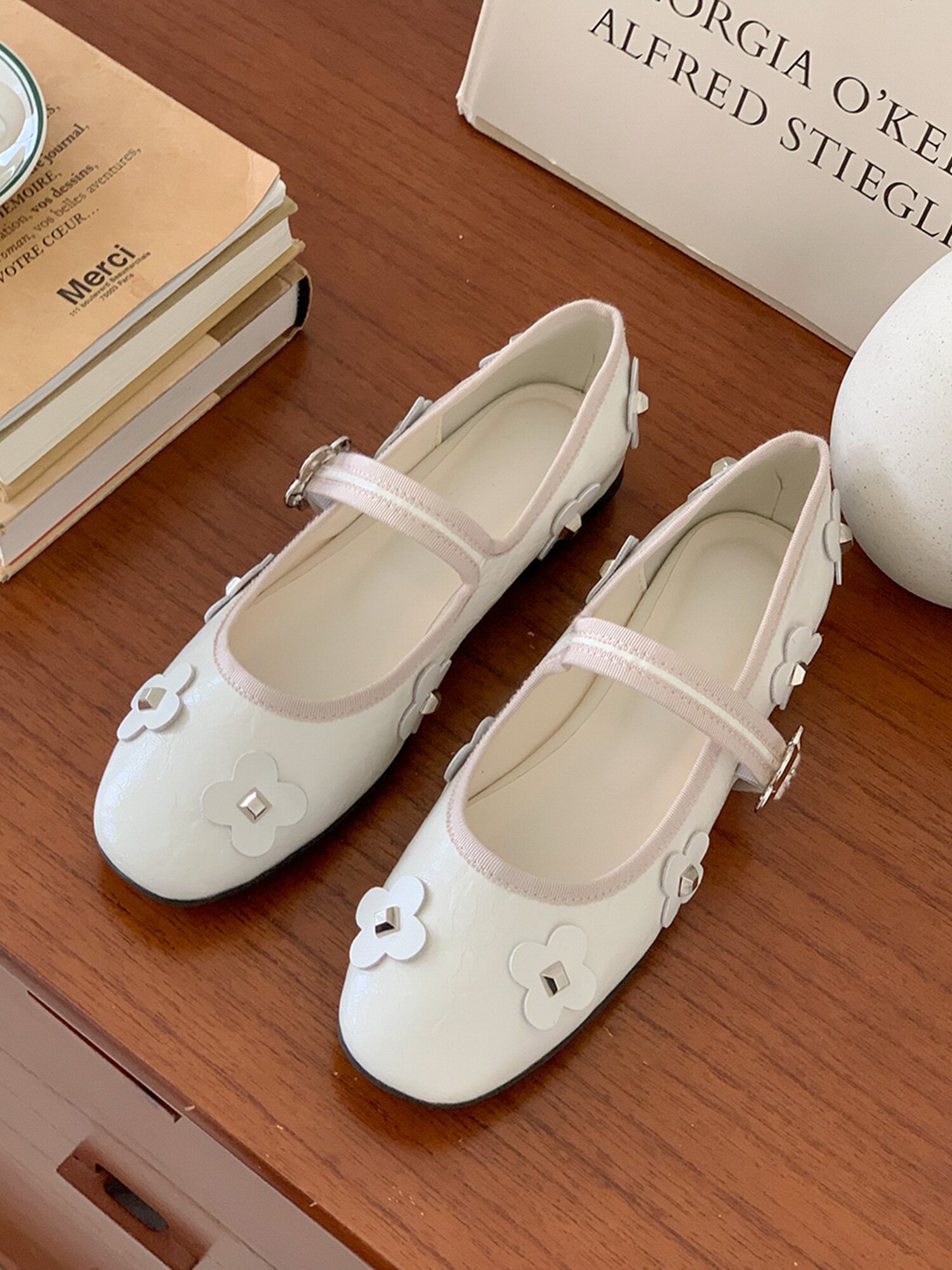 씨렌 소가죽 플라워 메리제인 플랫 2cm