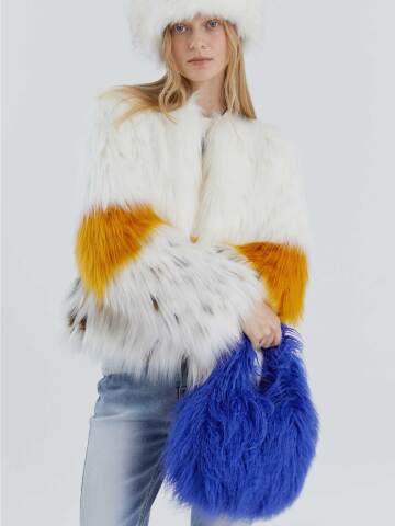 키티 레빗 퍼 미니 백_MW4WBG06X_3