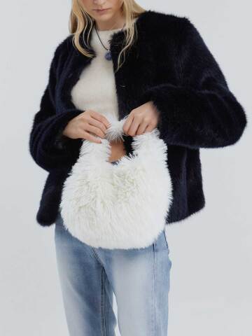 키티 레빗 퍼 미니 백_MW4WBG06X_2