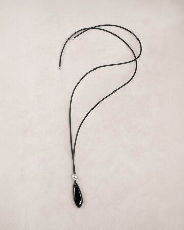Midnight Stone Necklace
미드나이트 스톤 네크리스