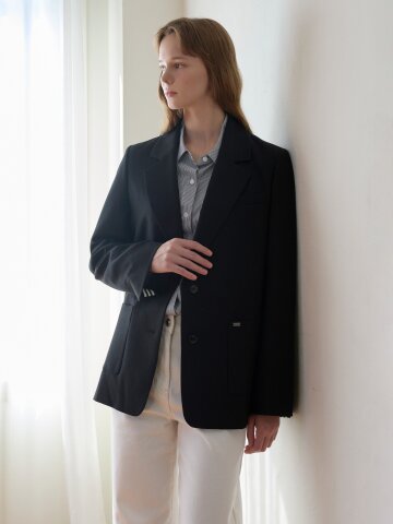 메탈 포인트 싱글 투 버튼 재킷 