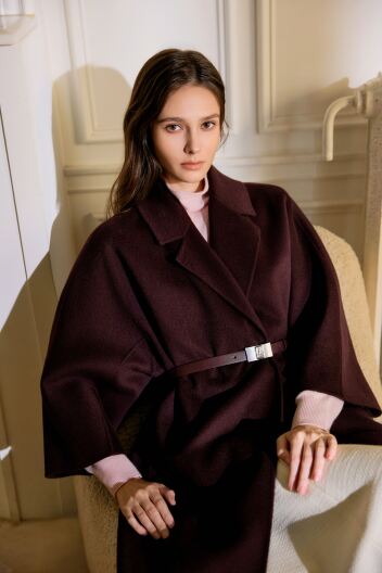 미니멀 테일러드 핏 벨티드 롱 코트 