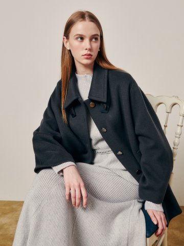 미니멀 스탠드넥 하프 코트 