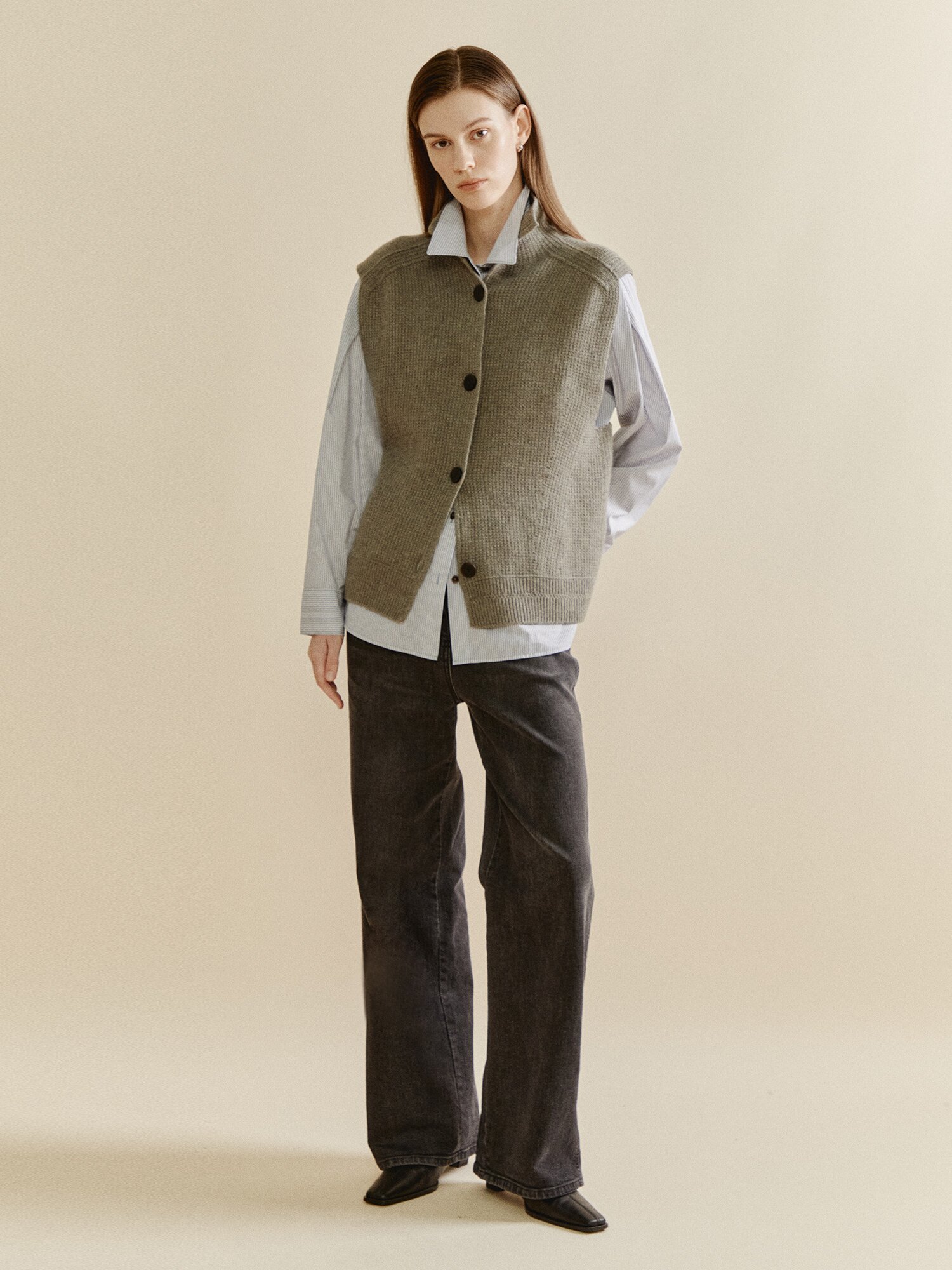 리브 디테일 버튼 업 니트 베스트 (MELANGE GREY)