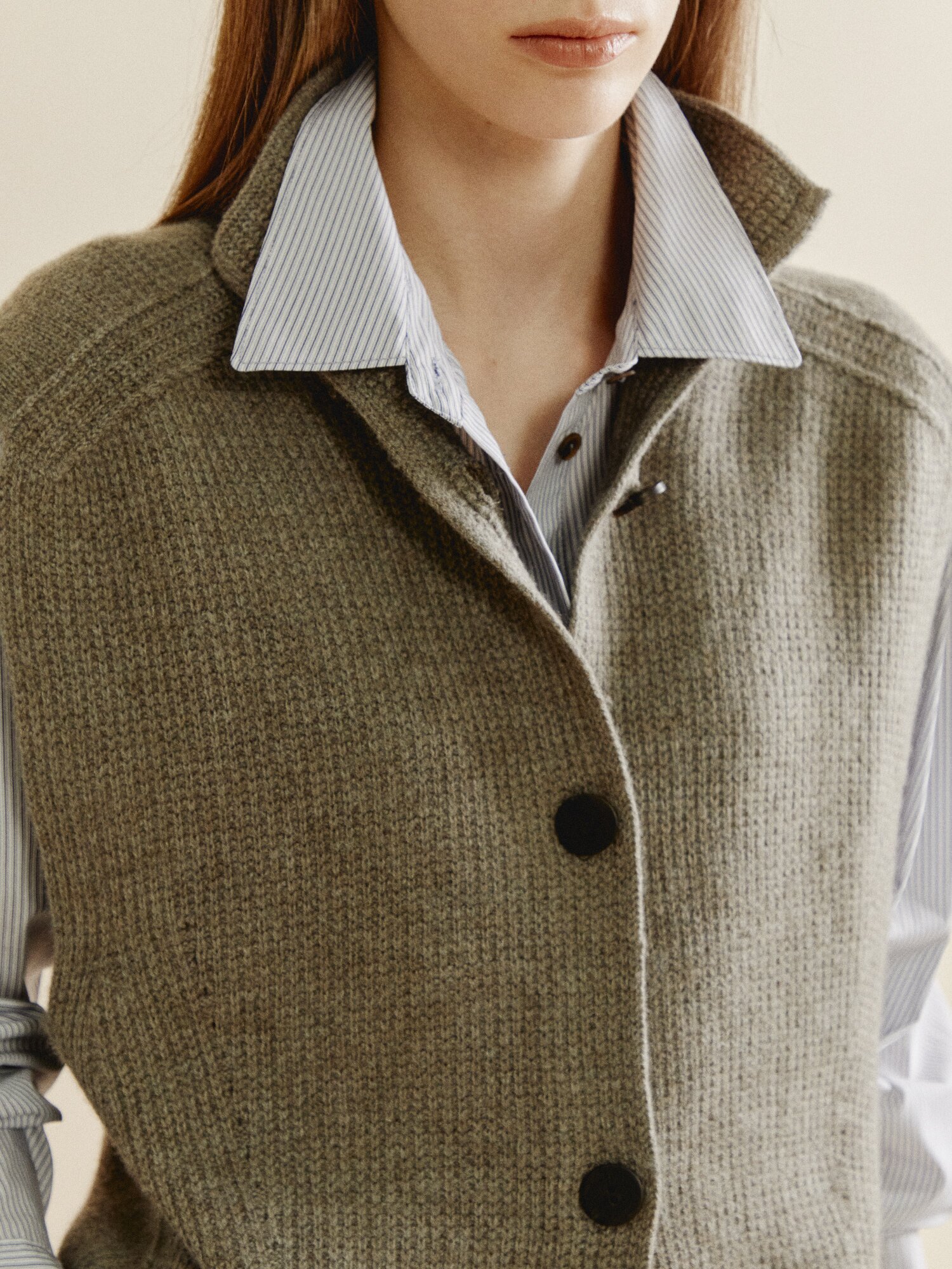 리브 디테일 버튼 업 니트 베스트 (MELANGE GREY)