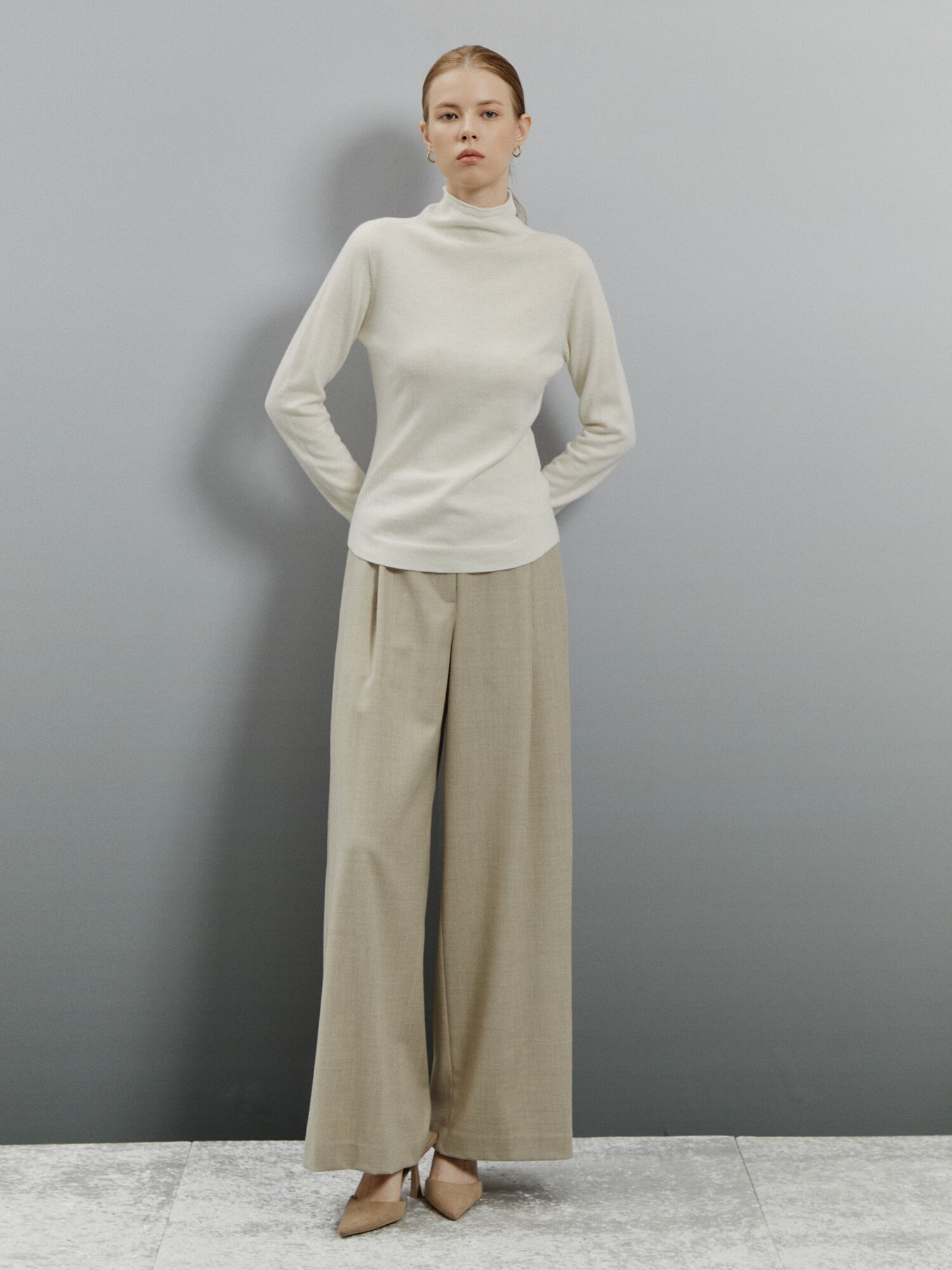 모던 베이직 하프넥 울 니트 탑 (IVORY)