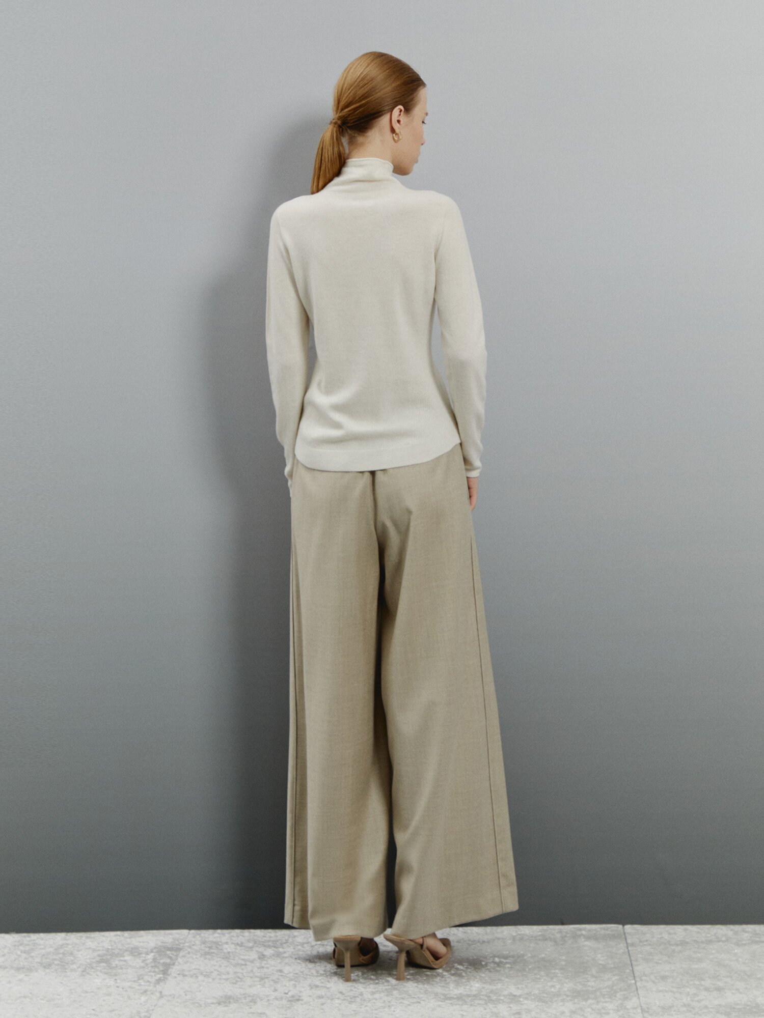 모던 베이직 하프넥 울 니트 탑 (IVORY)