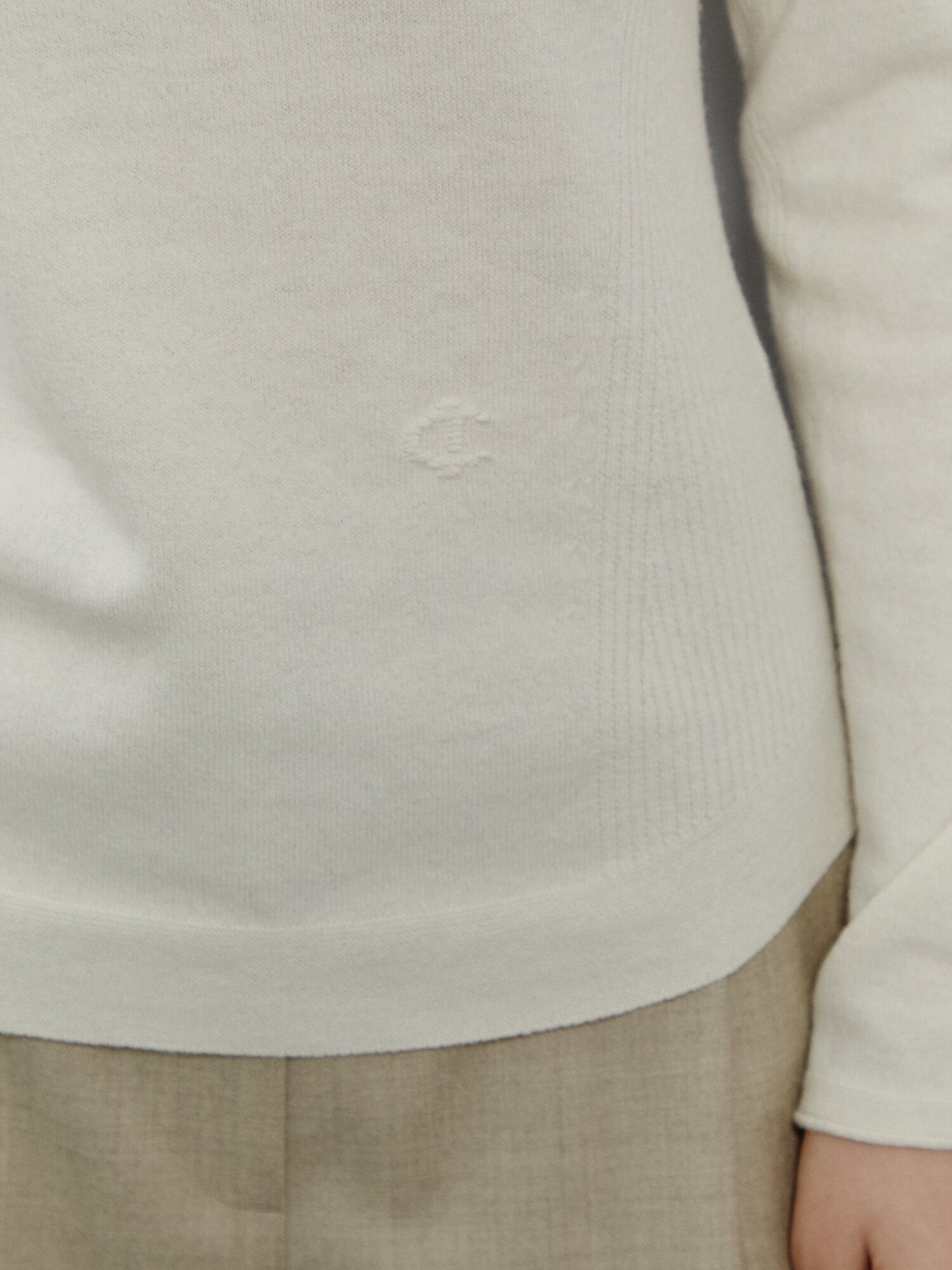 모던 베이직 하프넥 울 니트 탑 (IVORY)