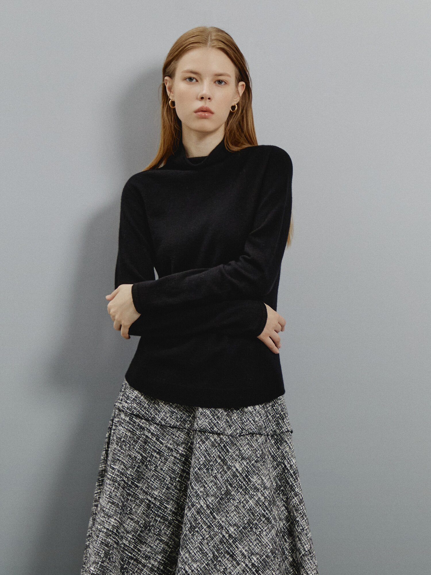 모던 베이직 하프넥 울 니트 탑 (BLACK)