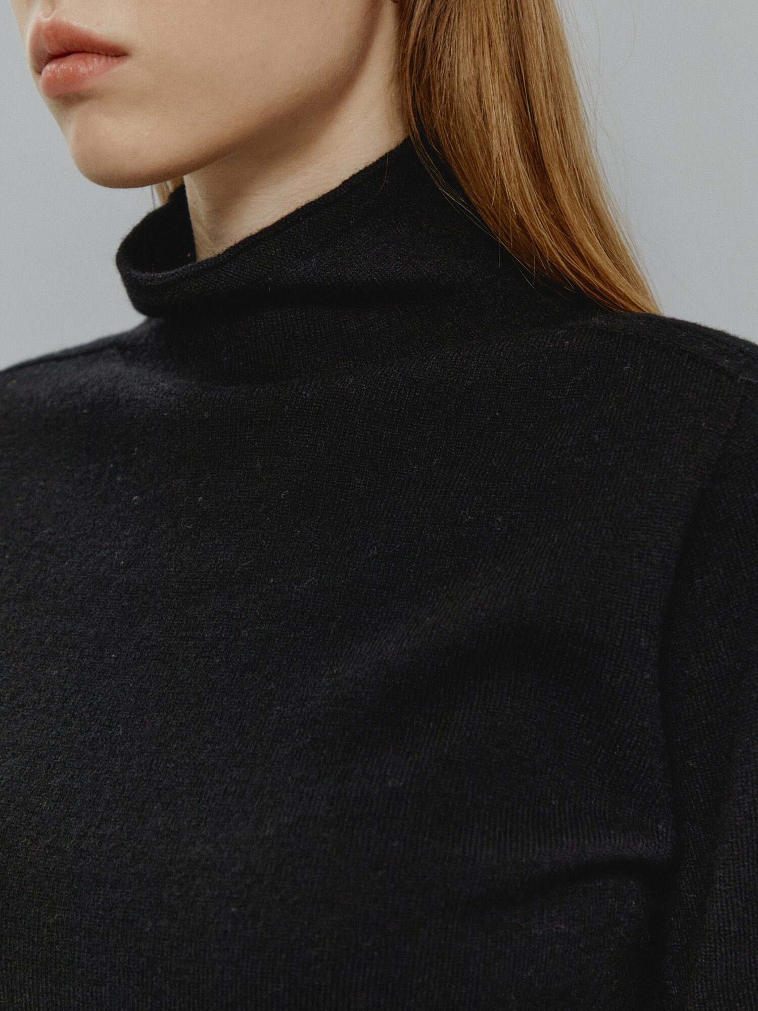 모던 베이직 하프넥 울 니트 탑 (BLACK)