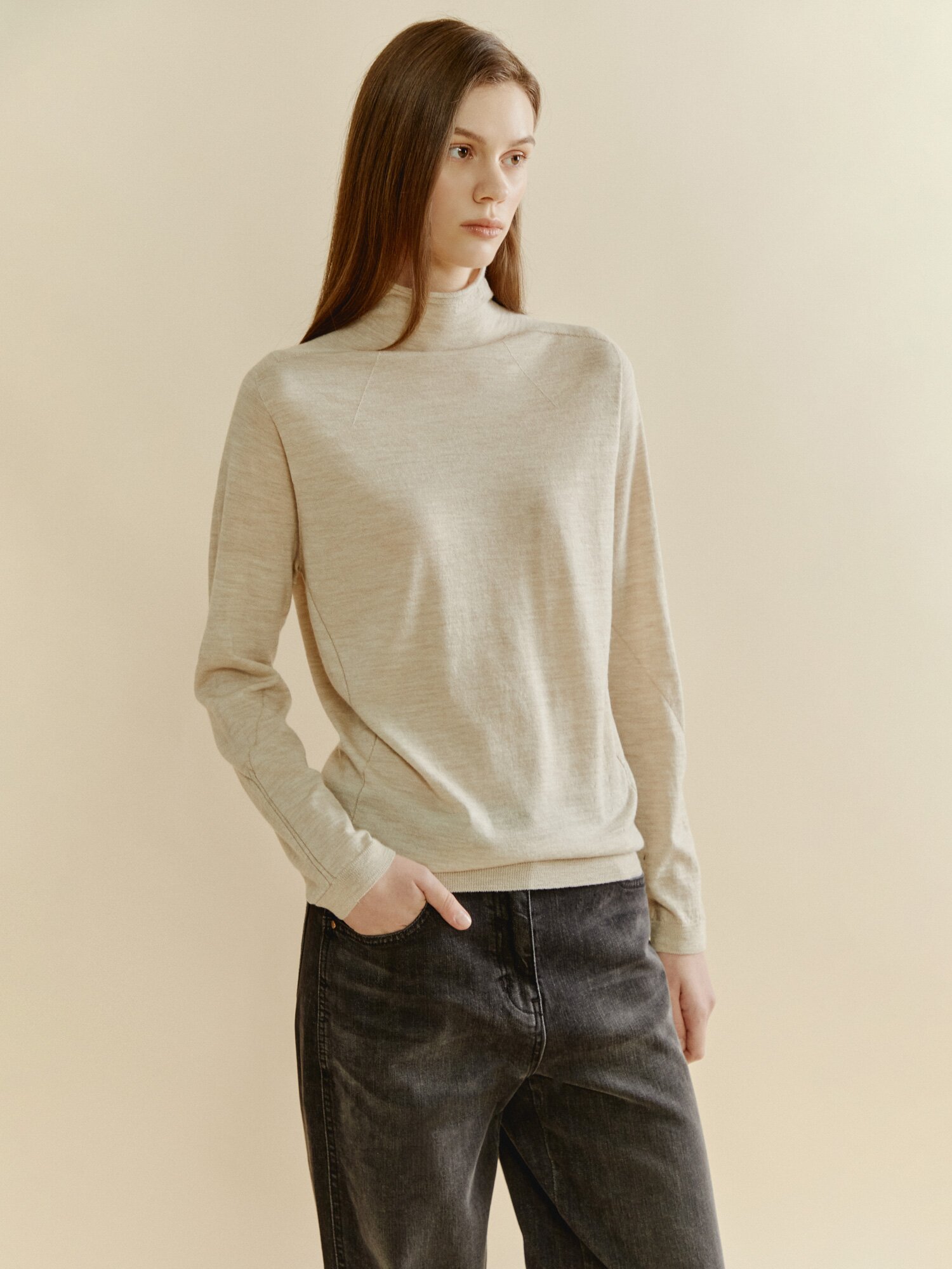 소프트 터치 라운드 하프넥 니트 (LIGHT BEIGE)