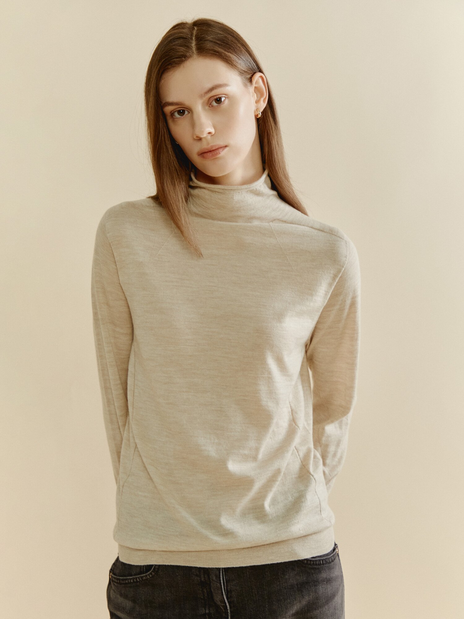 소프트 터치 라운드 하프넥 니트 (LIGHT BEIGE)