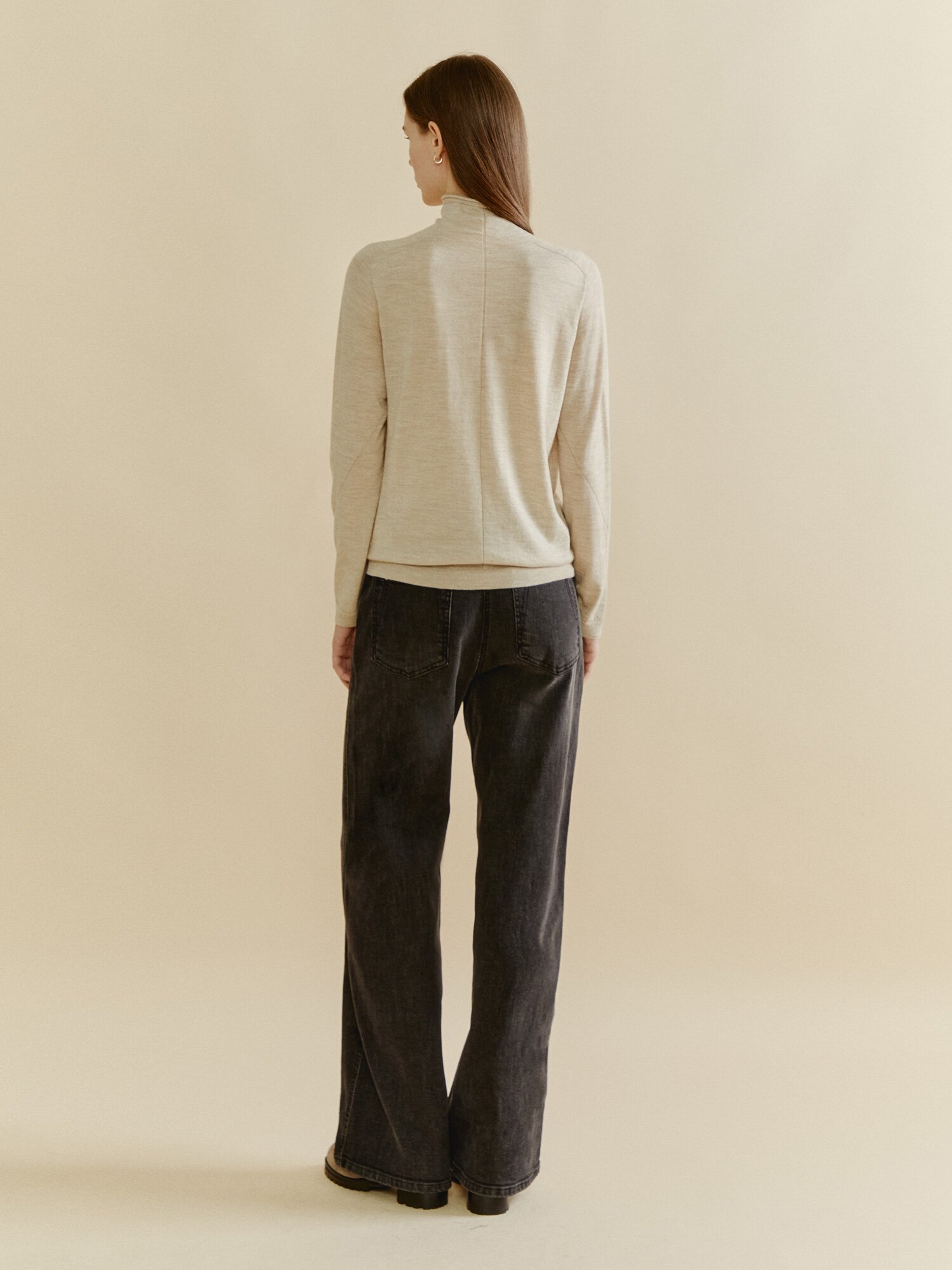 소프트 터치 라운드 하프넥 니트 (LIGHT BEIGE)