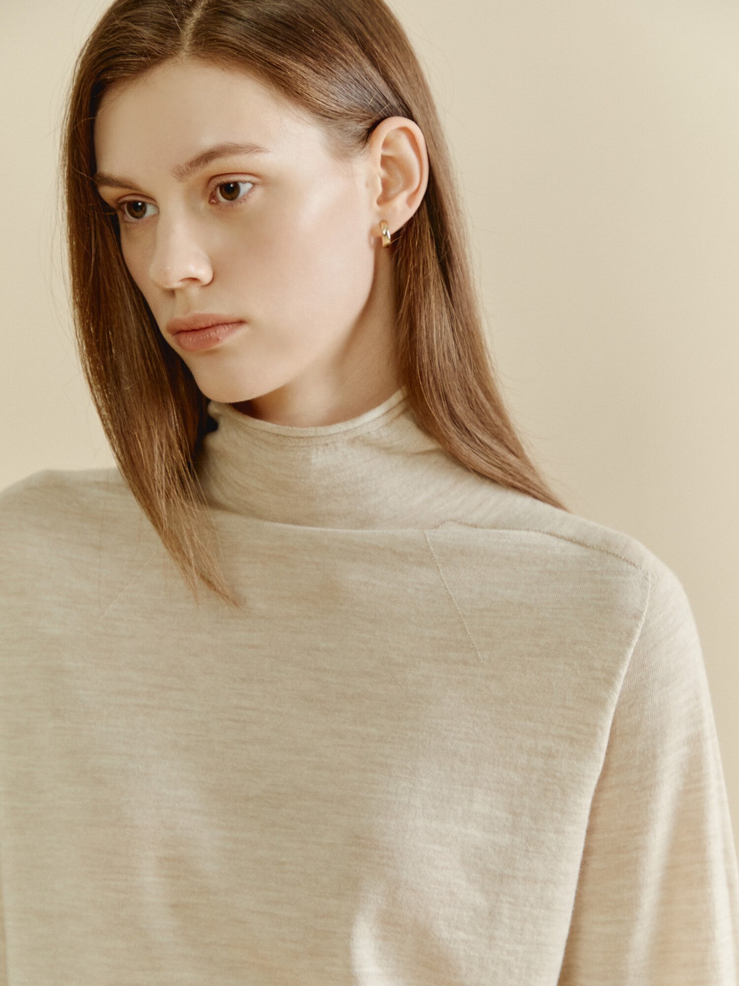 소프트 터치 라운드 하프넥 니트 (LIGHT BEIGE)