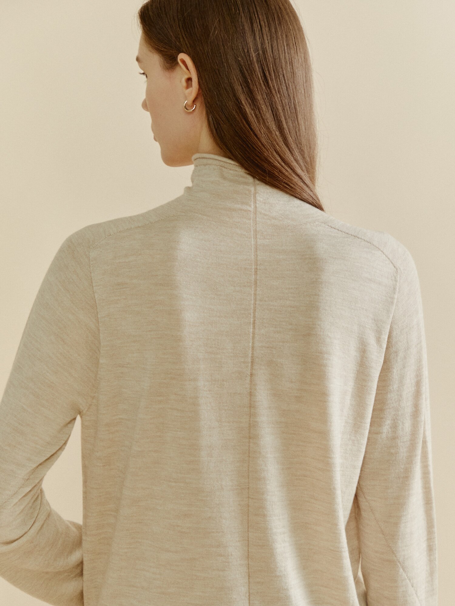 소프트 터치 라운드 하프넥 니트 (LIGHT BEIGE)